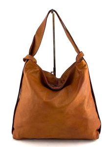 Amara Skórzany shopper bag "Futura" w kolorze jasnobrązowym - 44 x 36 x 6 cm rozmiar: onesize. Brązowe shopper bag Amara, bez wzorów, z materiału, na ramię, bez dodatków. Za 457,95 zł.