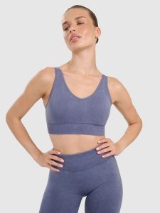 4F Biustonosz do jogi i pilatesu ze średnim wsparciem damski - granatowy XS/S. Niebieskie biustonosze sportowe 4f, bez wzorów, z gumy. Za 119,99 zł.
