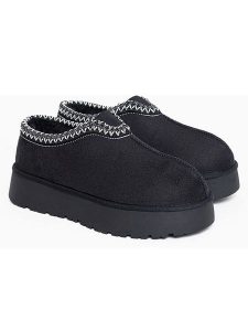 ISLAND BOOT Botki "Ilden" w kolorze czarnym rozmiar: 39. Czarne botki Island Boot, bez wzorów, z materiału, bez obcasa, na platformie, bez zapięcia. Za 197,17 zł.