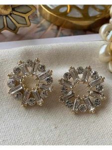 Luseera Pozłacane kolczyki-wkrętki z cyrkoniami rozmiar: onesize. Żółte kolczyki Luseera, z cyrkonią, pozłacane. Za 39,99 zł.