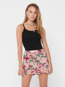 ONLY Top w kolorze czarnym rozmiar: XS. Czarne topy ONLY, xs, bez wzorów, bez kołnierzyka, bez ramiączek. Za 30,95 zł.