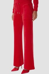 JUICY COUTURE Czerwone spodnie dresowe damskie Layla Low Rise Pocket, Rozmiar XS. Czerwone spodnie dresowe Juicy Couture, s, bez wzorów, z dresówki. W wyprzedaży za 200,99 zł.