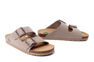 DR. BRINKMANN 701007-08 beige, klapki damskie. Brązowe klapki Dr. Brinkmann, bez wzorów, ze skóry, bez obcasa. Za 246,42 zł.