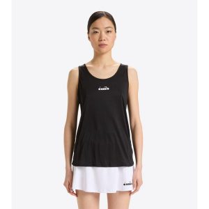 Koszulka tenisowa damska bez rękawów Diadora L.core tank. Białe koszulki sportowe Diadora, bez wzorów, bez ramiączek, tenisowe. Za 59,99 zł.