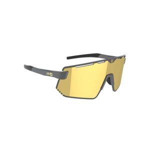 Okulary przeciwsłoneczne z węglowego materiału hydrofobowego AZR Flash RX. Czarne okulary przeciwsłoneczne AZR. Za 382,50 zł.