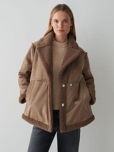 OPUS Dwustronna kurtka pluszowa w kolorze brązowym rozmiar: 42. Brązowe kurtki Opus, bez wzorów, bez kaptura. Za 260,99 zł.