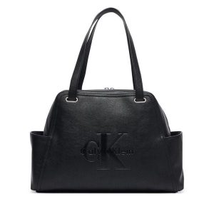 Torebka Calvin Klein. Czarne torebki klasyczne Calvin Klein, bez wzorów, bez dodatków. Za 649,99 zł.