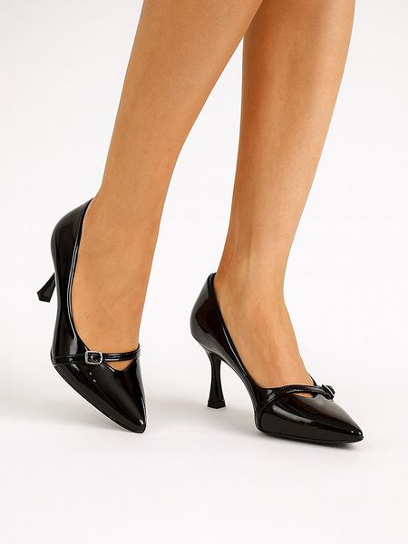 Sixth Sens Czółenka w kolorze czarnym rozmiar: 40. Czarne czółenka Sixth Sens, bez wzorów, bez obcasa, bez zapięcia. Za 117,73 zł.