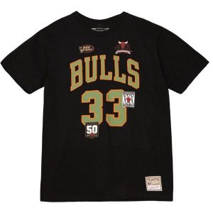 Koszulka Chicago Bulls. Czarne bluzki MITCHELL & NESS, bez wzorów, sportowe, bez kołnierzyka, bez ramiączek. Za 318,00 zł.
