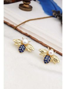 L'Atelier de Gaia Pozłacane kolczyki-wkrętki z perłami i cyrkoniami rozmiar: onesize. Białe kolczyki L'Atelier de Gaia, z cyrkonią, pozłacane. Za 122,09 zł.