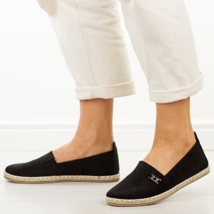 Czarne espadryle damskie, półbuty Potocki 16374. Czarne espadryle POTOCKI, bez wzorów, z jeansu, bez obcasa, na płaskiej podeszwie. Za 99,00 zł.