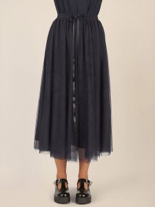 APART Spódnica w kolorze granatowym rozmiar: 38. Niebieskie spódnice Apart, bez wzorów, z tiulu, maxi. Za 252,99 zł.