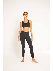 Onamaste Legginsy sportowe w kolorze czarnym rozmiar: L/XL. Czarne legginsy Onamaste, bez wzorów, z materiału, z podwyższonym stanem. Za 101,95 zł.