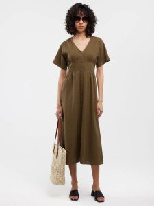 Sukienka damska midi lniana khaki Victorine 303. Zielone sukienki Big Star, na co dzień, l, bez wzorów, z tkaniny, boho, bez kołnierzyka, bez ramiączek, midi, proste. W wyprzedaży za 199,99 zł.