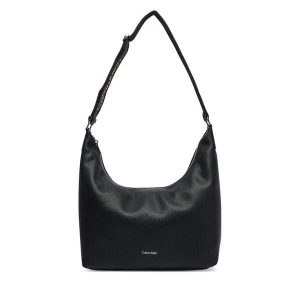 Torebka Calvin Klein. Czarne torebki klasyczne Calvin Klein, bez wzorów, bez dodatków. Za 569,99 zł.