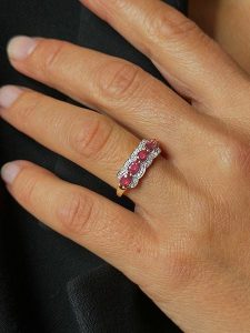 OR Carats Złoty pierścionek z diamentami i kamieniami szlachetnymi rozmiar: 60. Żółte pierścionki OR Carats, z diamentem, złote. Za 1 420,92 zł.