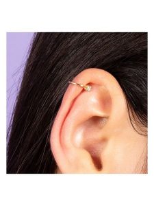 L instant d Or Złota nausznica "Lya" z cyrkonią rozmiar: onesize. Żółte kolczyki L instant d Or, z cyrkonią, złote. Za 261,67 zł.