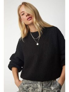 Happiness Istanbul Sweter w kolorze czarnym rozmiar: onesize. Czarne swetry oversize Happiness Istanbul, bez wzorów, ze splotem, bez ramiączek. Za 86,99 zł.