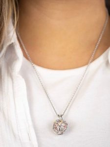 Engelsrufer Srebrna zawieszka "Bloom" z masą perłową i cyrkoniami rozmiar: onesize. Szare zawieszki Engelsrufer, z cyrkonią, srebrne. Za 226,24 zł.