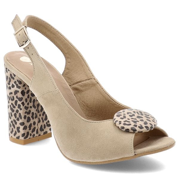 Sandały damskie Armodo, skórzane na wysokim obcasie z ozdobą w panterkę na sprzączkę, beżowo-panterkowe, 1819. Brązowe sandały Armodo, z aplikacjami, z zamszu, z okrągłym noskiem, bez obcasa, na obcasie, bez zapięcia. Za 332,90 zł.