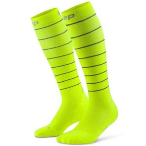 Damskie długie skarpety do biegania kompresyjne odblaskowe PRO Run CEP. Żółte skarpetki CEP, bez wzorów, z elastanu. Za 244,00 zł.