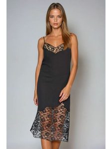 Monki Sukienka w kolorze czarnym rozmiar: 32. Czarne sukienki Monki, bez wzorów, z koronki, bez kołnierzyka, bez ramiączek, midi. Za 43,99 zł.