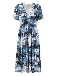 TATUUM Sukienka "Detta" w kolorze niebieskim rozmiar: 44. Niebieskie sukienki Tatuum, bez wzorów, z wiskozy, bez kołnierzyka, bez ramiączek, midi. Za 172,49 zł.