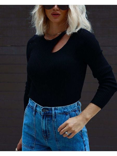 Milan Kiss Koszulka w kolorze czarnym rozmiar: M. Czarne bluzki Milan Kiss, m, bez wzorów, ze splotem, bez kołnierzyka, bez ramiączek. Za 130,99 zł.