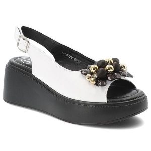 Sandały damskie Filippo, cholewka ze skóry naturalnej zabudowany przód aplikacja z koralikami i kamieniami, białe, DS7577/26. Białe sandały Filippo, z aplikacjami, ze skóry, bez obcasa, na koturnie, bez zapięcia. Za 189,00 zł.