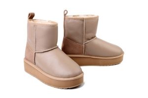 EMU AUSTRALIA W13189 Stinger Mini Flatform Leather sand, botki damskie. Brązowe botki EMU Australia, bez wzorów, ze skóry, bez obcasa, bez zapięcia. Za 552,93 zł.