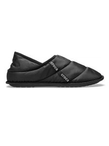 Crocs Kapcie "Neo Puff" w kolorze czarnym rozmiar: 43/44. Czarne kapcie Crocs, bez wzorów. Za 100,99 zł.