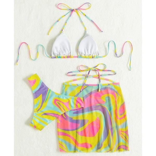 Bikini trzyczęściowe na plażę z elastycznego materiału Evely. Bikini Intica, bez wzorów. W wyprzedaży za 159,00 zł.