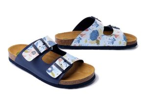 DR. BRINKMANN 700552-51 bleu, klapki damskie. Niebieskie klapki Dr. Brinkmann, bez wzorów, bez obcasa. Za 184,90 zł.