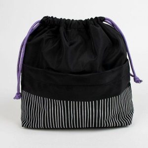 Torba podróżna The Nightmare Before Christmas Czarny. Białe torby podróżne i sportowe Disney, bez wzorów. Za 83,10 zł.