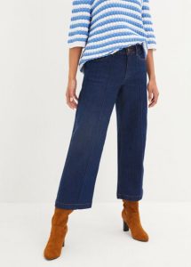 Dżinsy Wide Leg, mid waist, cropped. Niebieskie jeansy bonprix, bez wzorów, z jeansu. Za 97,99 zł.