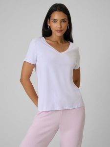 4F T-shirt regular z modalem damski - biały M. Białe t-shirty 4f, l, bez wzorów, z dzianiny, bez kołnierzyka, bez ramiączek. Za 79,99 zł.