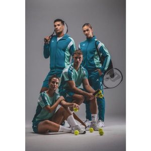 Kurtka treningowa Erima Celebrate 125 z kapturem, wielokolorowa dla juniorów. Czarne kurtki Erima, bez wzorów, z kapturem. Za 329,99 zł.