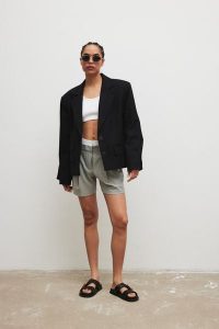 Marynarka o prostym kroju w kolorze TOTALLY BLACK - RICHMOND. Czarne marynarki i żakiety Marsala, m, bez wzorów, z bawełny, eleganckie. Za 599,90 zł.