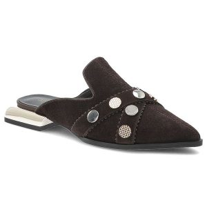 Klapki damskie S.Barski, cholewka ze skóry naturalnej z zabudowanym przodem na niskim obcasie z metaliczną wstawką ozdobione dekoracyjnymi paskami i. Brązowe klapki S.BARSKI, z aplikacjami, ze skóry, bez obcasa, na obcasie. Za 278,90 zł.