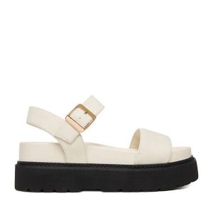 Sandały JENNY. Białe sandały Jenny, bez wzorów, bez obcasa, na płaskiej podeszwie, bez zapięcia. Za 159,99 zł.