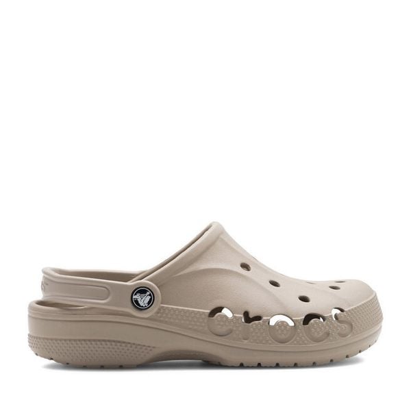 Klapki Crocs. Brązowe klapki Crocs, bez wzorów, bez obcasa. Za 199,99 zł.