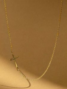 OR ÉCLAT Naszyjnik "Petite croix" z elementem ozdobnym - dł. 42 cm rozmiar: onesize. Żółte naszyjniki OR ÉCLAT, złote. Za 1 261,99 zł.