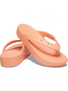 Crocs Japonki w kolorze pomarańczowym rozmiar: 34/35. Pomarańczowe klapki Crocs, bez wzorów, z otwartym noskiem, bez obcasa. Za 109,95 zł.