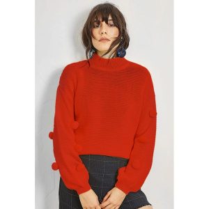 Sweter w kolorze ceglastym. Swetry oversize marki Lafaba. W wyprzedaży za 124,95 zł.