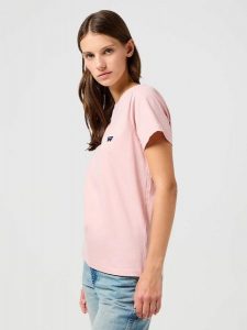 DAMSKA KOSZULKA WRANGLER REGULAR TEE SILVER PINK 112362576. Różowe bluzki Wrangler, s, bez wzorów, bez kołnierzyka, bez ramiączek. Za 69,99 zł.