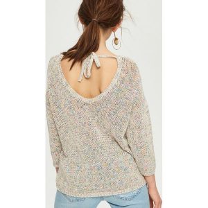 Luźny sweter z wiązaniem - Kremowy. Białe swetry oversize marki Sinsay. W wyprzedaży za 39,99 zł.
