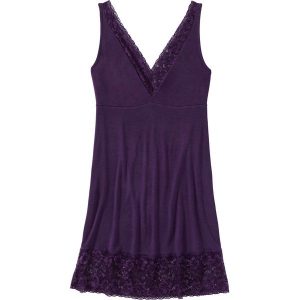 Koszula nocna z wiskozy bonprix ciemny lila. Koszule nocne marki bonprix. Za 54,99 zł.
