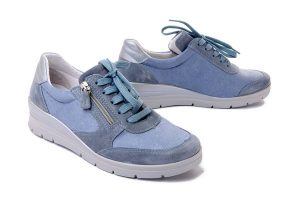 COMFORTABEL 950334-51 sky, półbuty damskie. Niebieskie półbuty Comfortabel, bez wzorów, ze skóry, bez obcasa, na koturnie, bez zapięcia. Za 245,94 zł.