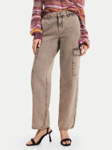 Desigual Jeansy Casandr 24WWDD96 Szary Straight Fit. Szare jeansy Desigual, bez wzorów, z bawełny. Za 299,99 zł.