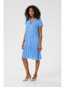Kaffe Sukienka w kolorze błękitnym rozmiar: 42. Niebieskie sukienki Kaffe, na co dzień, s, bez wzorów, z wiskozy, klasyczne, bez kołnierzyka, bez ramiączek, midi, proste. Za 113,95 zł.